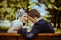 Фотосъемка молодеженов на скамейке