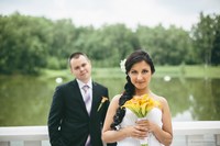 Фотосъемка молодых на фоне озера