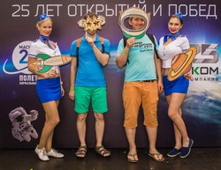 фотограф с моментальной печатью фотографий