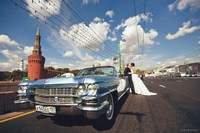 Фотография жених и невеста на стадионе