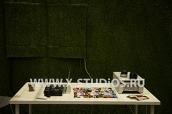 Моментальная печать фотографий на зеленом фоне хромакей