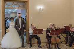 Нагатинский Загс, молодожены проходят в зал