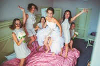Фотография жених и невеста на стадионе