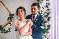 Фотосъемка молодых у дерева