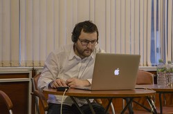 Видеомонтаж ролика на зеленом фоне