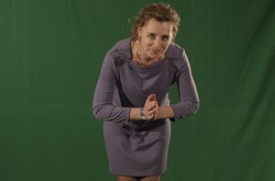 Видеосъемка женщины на зеленом фоне