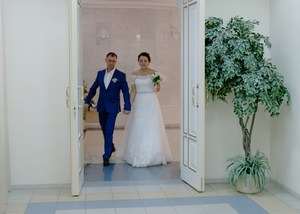 Таганский Загс, выход молодожен из зала