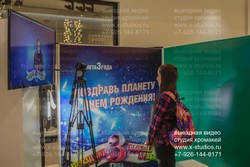Видео трансляция поздравлений on-line на зеленом фоне хромакей