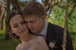 Фотосессия молодоженов на качелях
