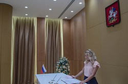 Церемония бракосочитания в загсе
