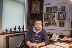 подготовка съемочной площадки видеографом перед съемко